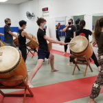 Participants practice the proper "naname" playing technique.