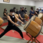 Participants learn to play the taiko in "naname" style.