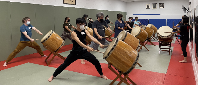 Participants learn to play the taiko in "naname" style.